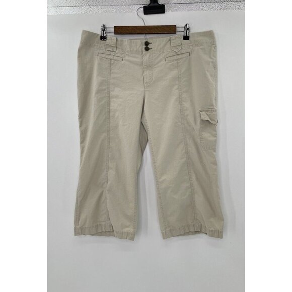 Eddie Bauer Women’s Cream Khaki Capri, Vashon Fit, Cargo Pocket See Measurements - Picture 1 of 10
